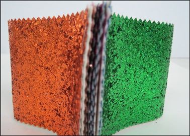 China Tela multicolora de cuero sintética del brillo de la PU para los zapatos y los bolsos del papel pintado proveedor