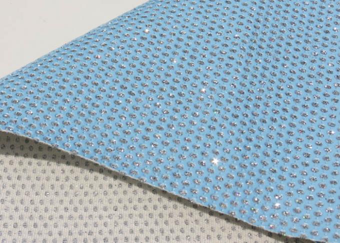 Tela de cuero perforada hermosa azul clara del material del cuero de la prenda impermeable de la tela