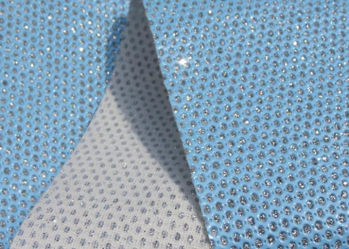 Tela de cuero perforada hermosa azul clara del material del cuero de la prenda impermeable de la tela