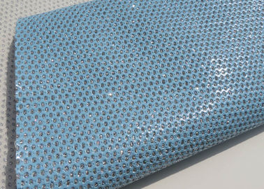 China Tela de cuero perforada hermosa azul clara del material del cuero de la prenda impermeable de la tela fábrica